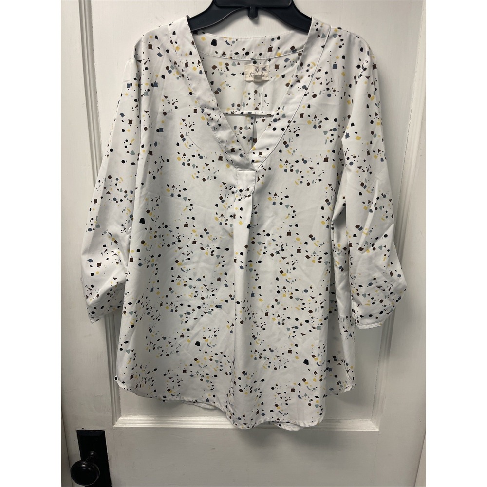 Tres Jolie. Woman's Blouse White With Designs, Lightweight Size M